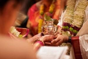 81 வயசு 'மணமகளை'.. திருமணம் செய்துகொண்ட.. '24 வயது மாப்பிள்ளை'.. 'வேற லெவல் காரணம்'!