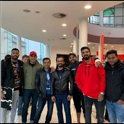 இந்தியா, நியூசிலாந்து போட்டிக்கு முன்பு இந்த சூப்பர் ஸ்டார் படம் பார்த்த தல தோனி!