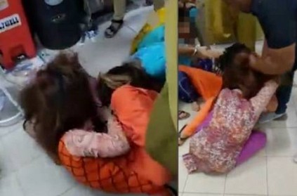 3 women started to fight suddenly by pulling hair in hospital bizarre
