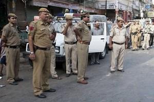 'ஊரடங்கு' உத்தரவை அமல்படுத்திய... போலீசார் மீது 'சரமாரி' தாக்குதல்... 42 பேர் கைது!