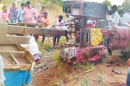 5 people died on Tractor Accident, Near Bellary District