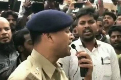 Bangalore Cops sings national anthem to stop violence