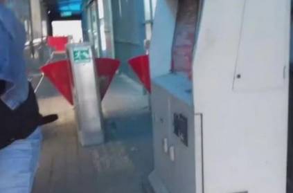 Blue film runs at bus stop, passenger captures on mobile