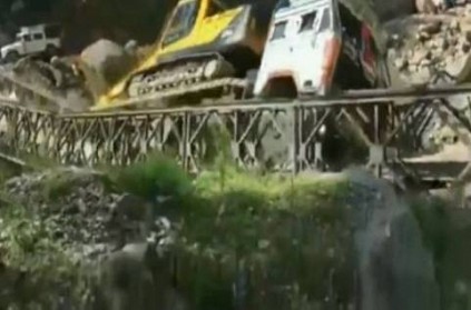 bridge collapse in India-China border video பாலமுடைந்து லாரி் விபத்து