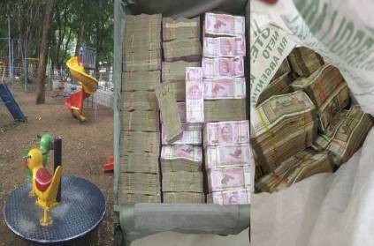 Kolkata man walks around a park in one crore rupees in cash