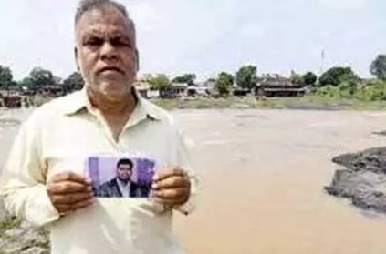 madhyapradesh 60 yr old man search for his son who swept by river