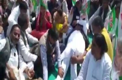 MLA gets his legs massaged by party workers video