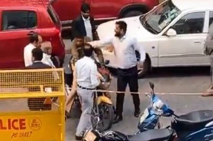 Police officer being assaulted by lawyers outside Saket District Court