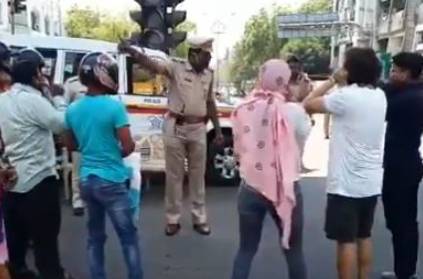 Policemen from Maharasthra gives a good punishment for people