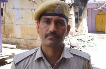 rajasthan police constable saves infant from flames