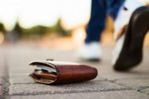 'பர்ஸை மிஸ் பண்ணிய நபர்'... 'பணத்தை அக்கவுண்ட்டில் அனுப்பிய முன்பின் தெரியாதவர்'.. நெகிழ்ச்சி சம்பவம்!