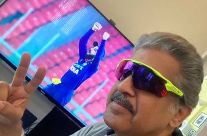 Anand Mahindra fulfils his promise, posts selfie in the Axar shades