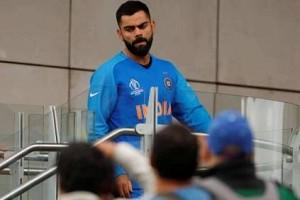 ‘யாரக் கேட்டு கேப்டனா இருக்காரு..?’ எல்லாம் இன்னும் கொஞ்சம் நாள் தான்.. விளாசித் தள்ளிய முன்னாள் வீரர்..