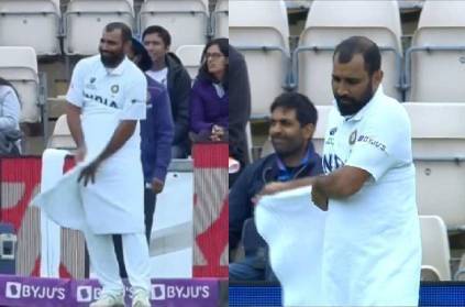 Mohammed Shami wraps himself in towel at boundary line