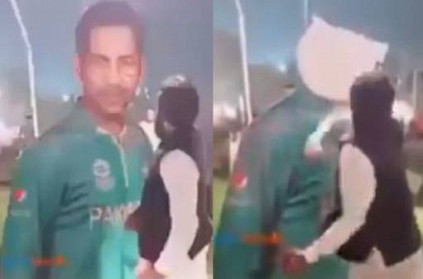Pakistan fan destroys Sarfaraz\'s hoarding after T20I series loss