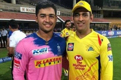 Rajasthan royals player Riyan took a picture with Dhoni goes viral