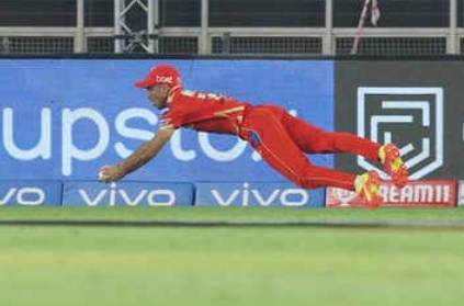 ravi bishnoi takes an unbelievable catch of sunil narine