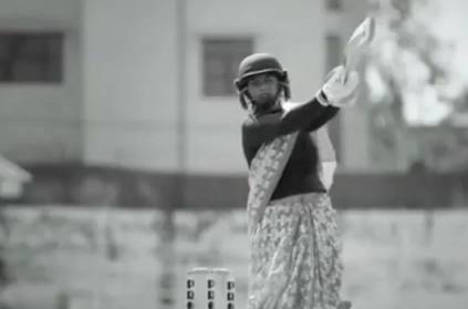 Video of Mithali Raj playing Cricket In Saree Gets Viral