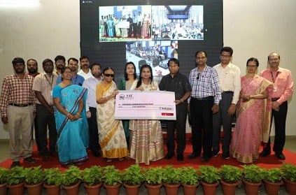 Assistant Vice President, VIT Group donates Rs 5 Lakh to students