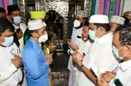 Edappadi palanisami visit Nagore Dargah and prayed for TN People