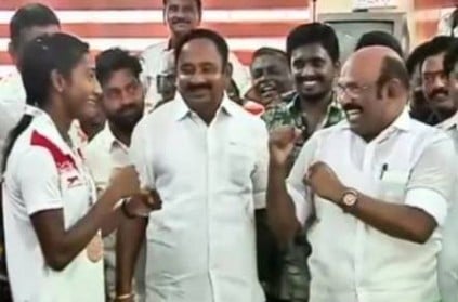 \'I\'m also a boxer\', says TN Minister jayakumar to a girl student