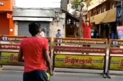 Madurai youths played volleyball using Police barricade during curfew