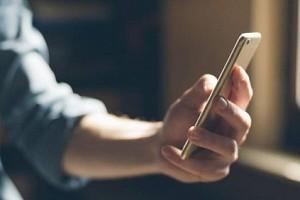 ‘என் ஆண்ராய்டு போனையும் 200 ரூபாயும் வச்சிகிட்டு அத கொடுக்குறியா?’.. “ஊர்க்காரன்னு நம்புனதுக்கு வெச்சு செஞ்சுட்டான்!”.. கதறும் இளைஞர்!