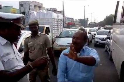 Man rides without helmet & argues with traffic police