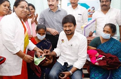 Minister Udhayanidhi stalin Gift Gold ring to Newborn babies
