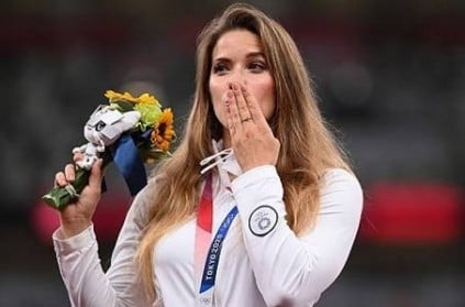 Olympian auctions off her silver medal to raise funds