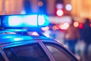 ‘போதையில் மனைவியுடன் தகராறு!’.. ‘அறைக்குள் சென்று பூட்டிக்கொண்ட கணவர்’.. காவலர்களின் சமயோஜிதத்தை ‘நேரில் அழைத்து பாராட்டிய’ காவல் ஆணையர்!