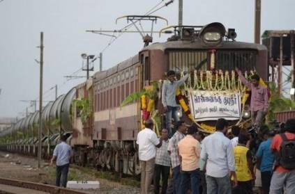 Train Brings 2.5 mn ltr water from jolarpettai to chennai