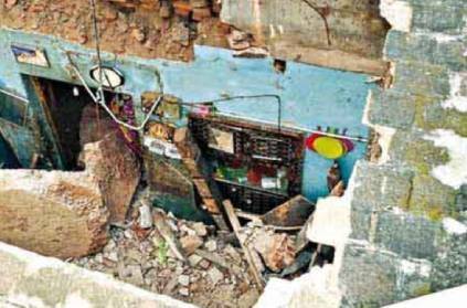 two children died as the house roof collapses near ramnad