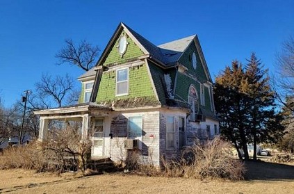3-bedroom Historic home in USA is on sale for Free