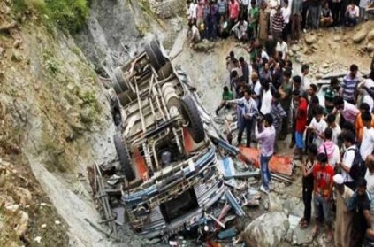 Accident 19 Died As Bus Falls Into Ravine In Northern Pakistan
