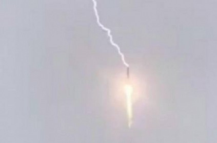 Lightning hits russia rocket during the launch video goes viral