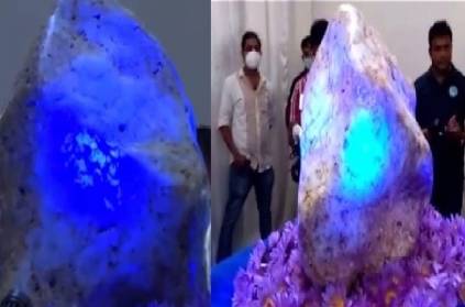 srilanka unveils world\'s biggest blue sapphire stone