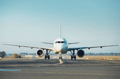 Pilot of passenger plane dies after making emergency landing