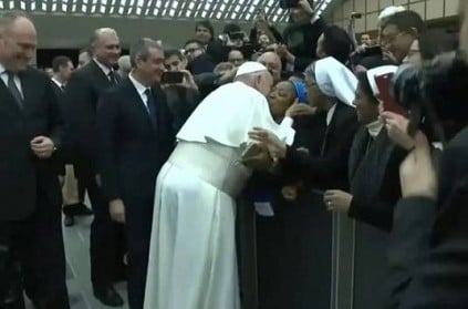 Pope kisses nun-after checking she doesn\'t bite