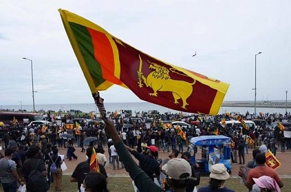 srilanka couple kiss publicly amid protest in colombo
