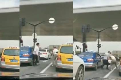 Watch Video: Two men fight on the road, ended with twist