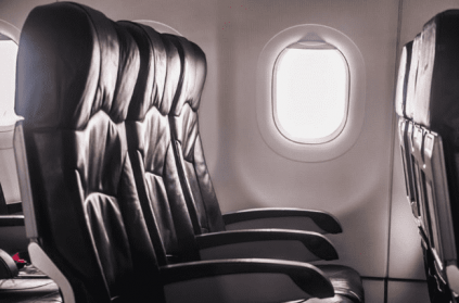 window Cracks in middle of flight as passengers scream