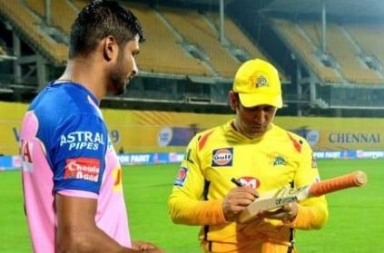 WATCH: Rajasthan player get autograph from MS Dhoni