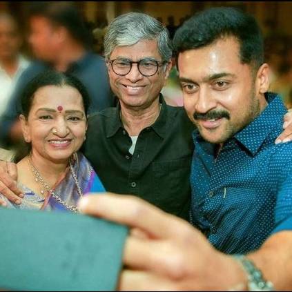 Suriya’s selfie moment with Thalapathy Vijay’s parents
