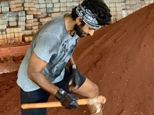 நடிகர் கதிர் வெளியிட்ட வித்தியாசமான வொர்க் அவுட் போட்டோ | actor kathir shares his work out still and praises farmers