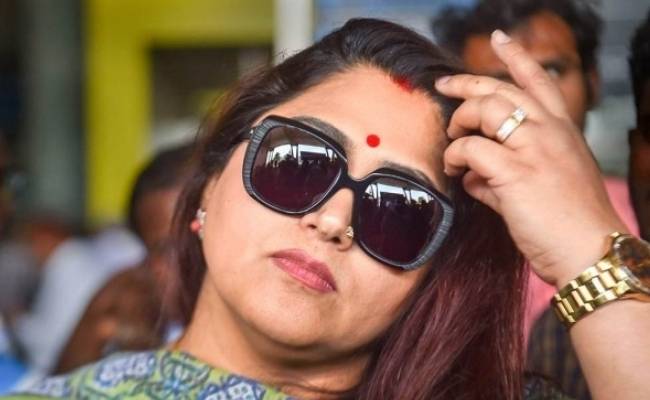 நடிகை குஷ்பூ வெளியிட்ட போட்டோ | Actress khushbus recent pic turns fans shocking
