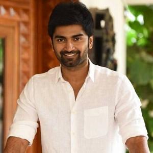 ‘ஜிகர்தண்டா’ ரீமேக்கில் நடிக்கும் அதர்வா!