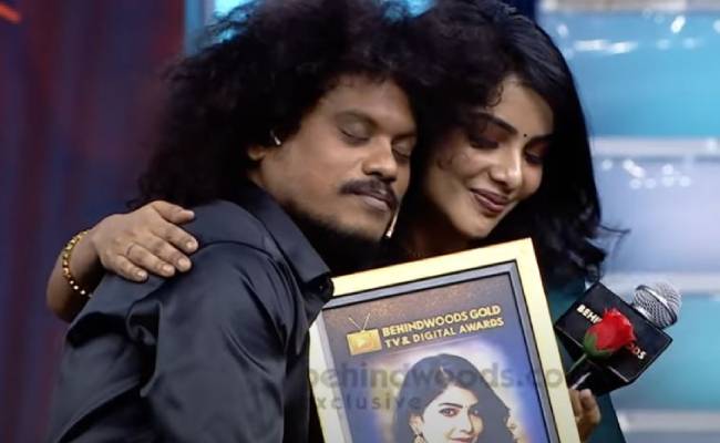 Behindwoods awards Pugazh Proposes Pavithra cute Video