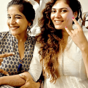 பிக்பாஸ் பிரபலத்துடன் தீபாவளியை கொண்டாடிய சாக்ஷி மற்றும் ஷெரின்!