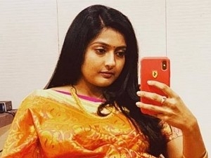 பிக்பாஸ் நடிகை வேண்டுதல் | biggboss actress praying in pazhani temple photos goes viral